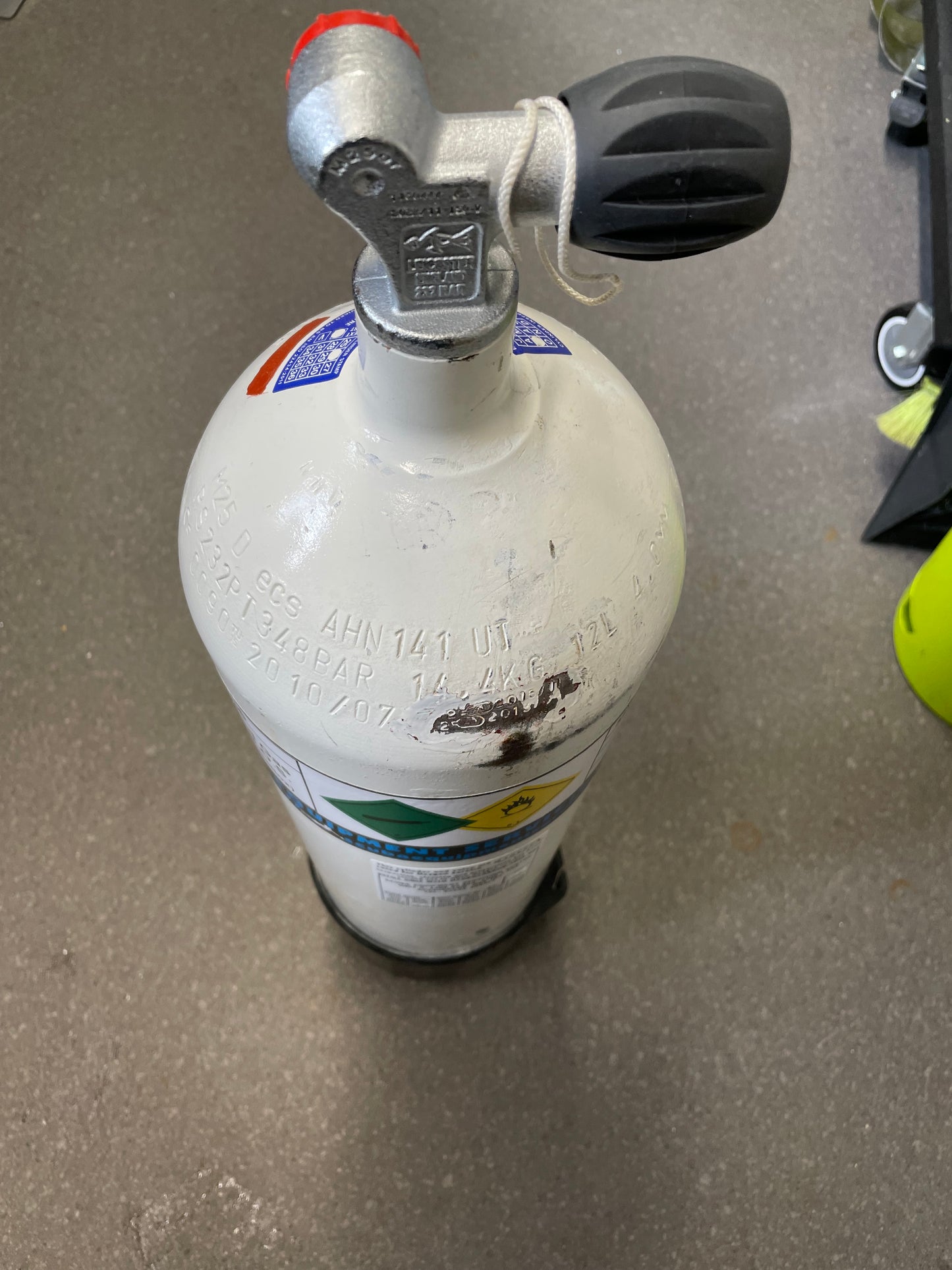 12L Scuba Cylinder Pre-Loved Second Hand New Valve with Fresh Hydrostatic Test + O2, this has a matching sister one of a pair. (1)