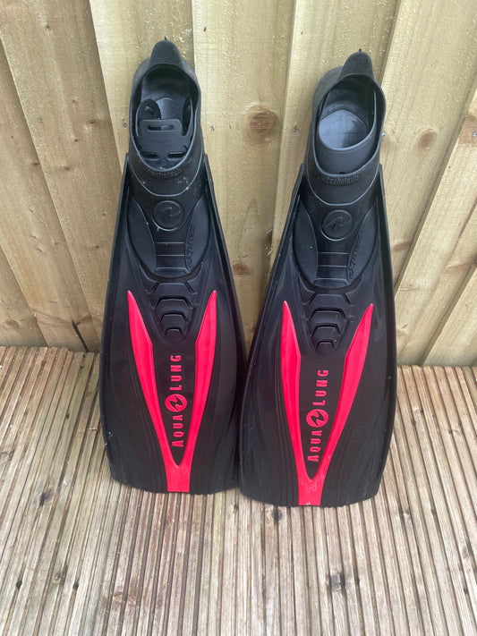 Aqualung Scuba Fins. Size 5-6 NOS